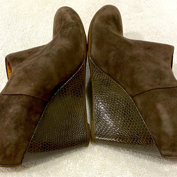 Women’s Clark’s Artisan Brown Leather Zip Ankle Boot Bootie Wedge Heel Shoes 7 M - Picture 10 of 11